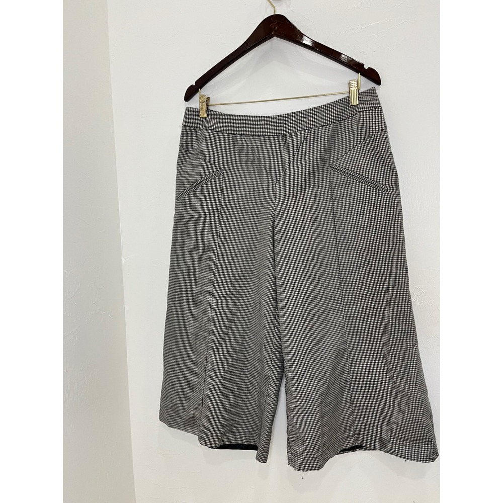Harve Benard Wide Leg Cropped Pants in Black & White Houndstooth